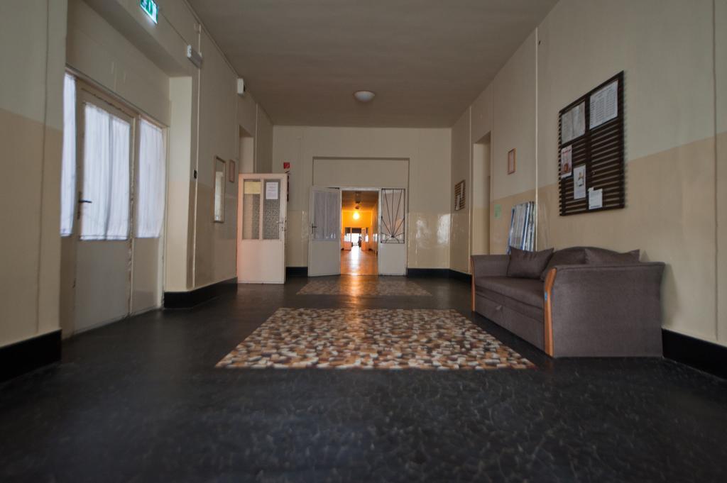 Mogyorodi Hostel Budapest Eksteriør bilde